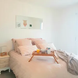 t2-neuf-avec-terrasse-proche-des-plages.fr-provencehotel.com/